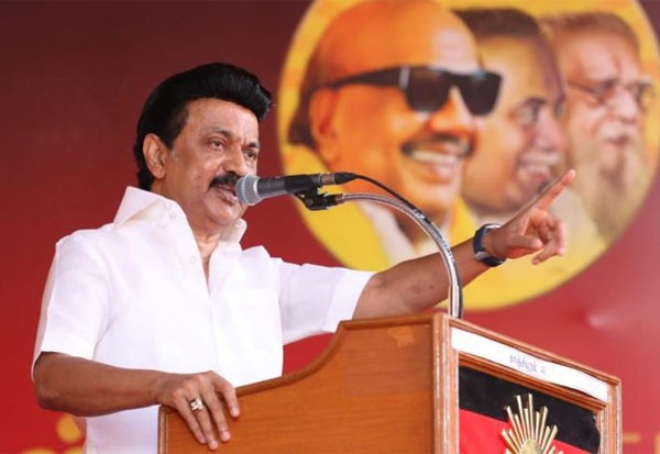 கொம்பு சீவுகிறார்கள்