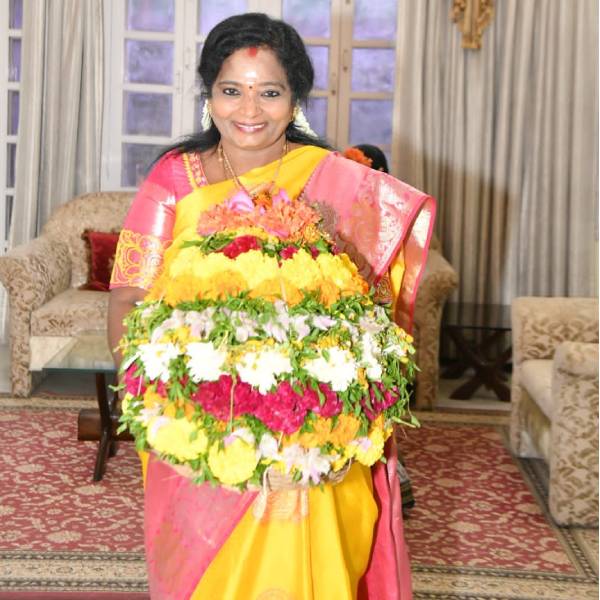 மலர் கோபுரம்