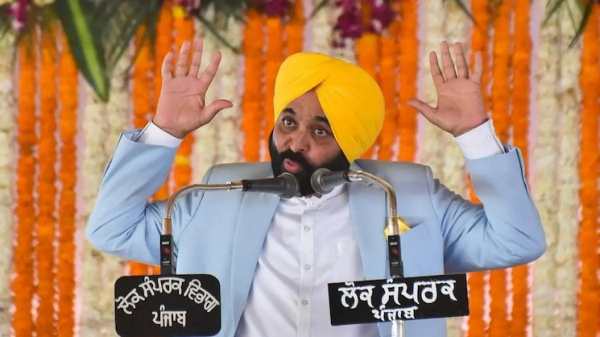 பஞ்சாப்பில் ஆளுநரை விமர்சிக்கும் ஆம் ஆத்மி.. 75 ஆண்டுகளில் இப்படி யாரும் கேட்டதில்லை என சாடல்! 