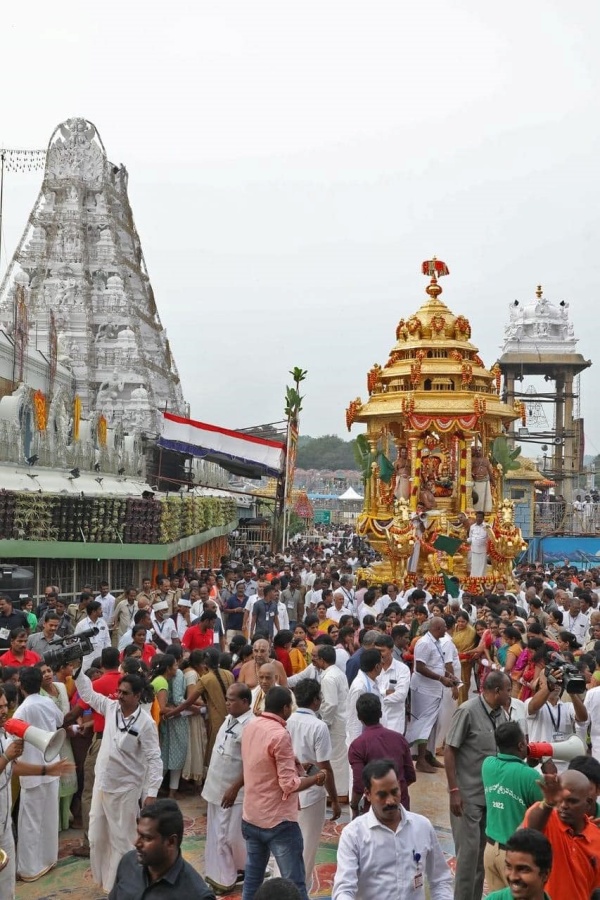 தங்க கருட வாகனம்