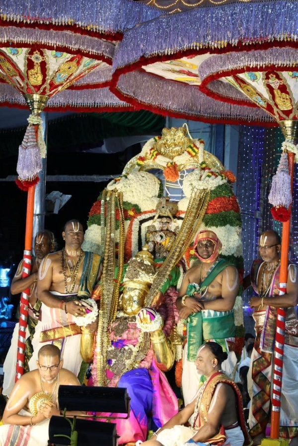 சிறிய திருவடி அனுமன் வாகனம்