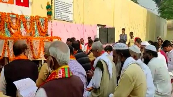 வேறுபாடு இன்றி ஒன்றாகவே இருக்கிறோம்