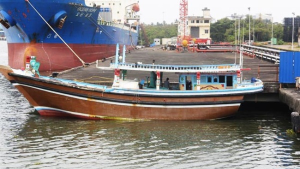 கடலில் கொட்ட முயற்சித்தனர்