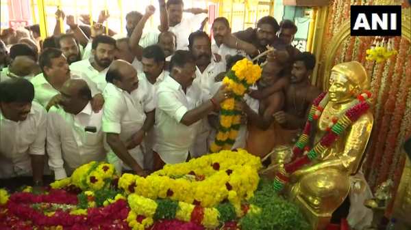 அதிமுகவில் பிளவு