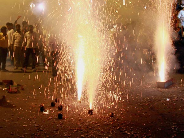 விளம்பரம் தேடிக்கொள்ளும் ஆர்வத்தில்