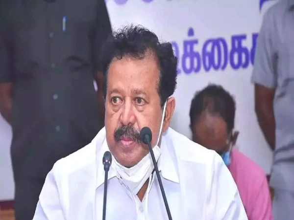 பேருந்தில் மூதாட்டி வாக்குவாதம்