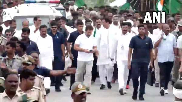 Rahul Gandhi resumes Bharat Jodo Yatra in Karnatakas Mandya district Rahul Gandhi resumes Bharat Jodo Yatra in Karnatakas Mandya district