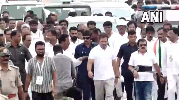 Rahul Gandhi resumes Bharat Jodo Yatra in Karnatakas Mandya district Rahul Gandhi resumes Bharat Jodo Yatra in Karnatakas Mandya district