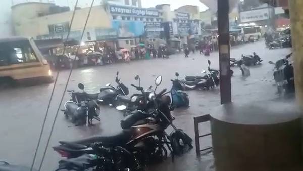 கழிவு நீரோடு...