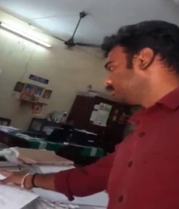 லஞ்சம் கேட்ட அதிகாரிகள்
