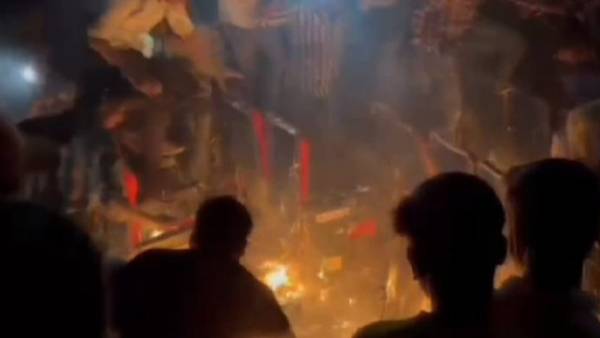 தியேட்டருக்குள் பட்டாசு