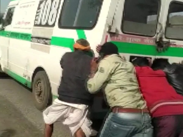 திடீரென்று நின்ற ஆம்புலன்ஸ்