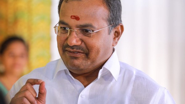 எழுதிக் கொடுத்தார்கள்