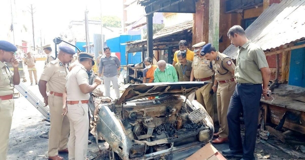 கார் வெடிப்பு