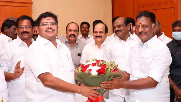தம்பிதுரையுடன் நெருக்கம்