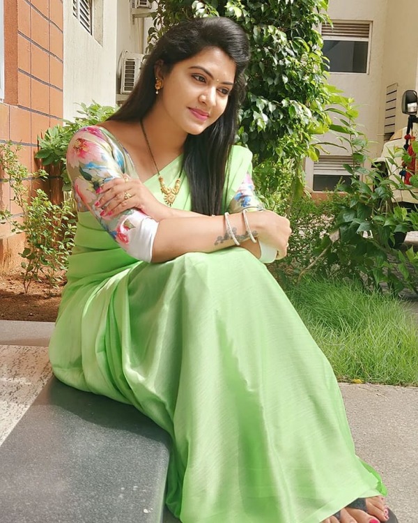 பல சீசன்களின் மீனாட்சி