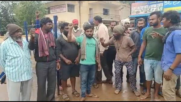 ரூ.500 கொடுப்பதாக புகார்