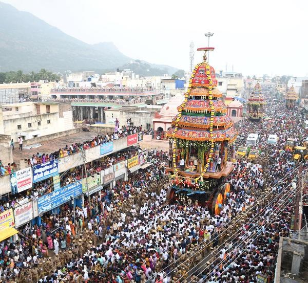 துவங்கிய தேரோட்டம்