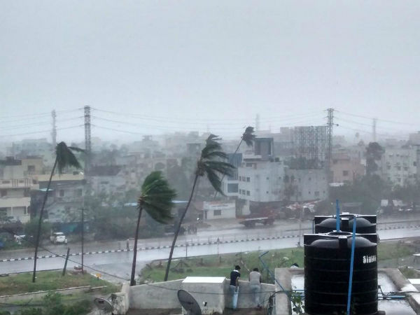 பலத்த காற்று