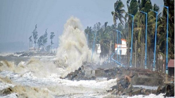 Chennai meteorological department says that Mandous cyclone in 180 kms away from chennai Chennai meteorological department says that Mandous cyclone in 180 kms away from chennai