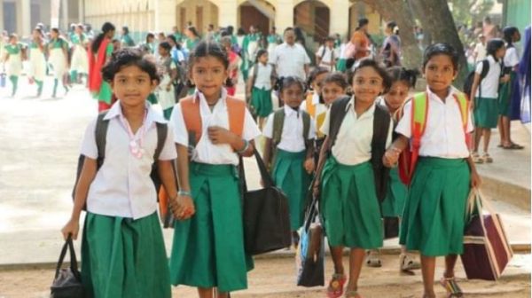 பாதி பேருக்கு தமிழ் தெரியவில்லை