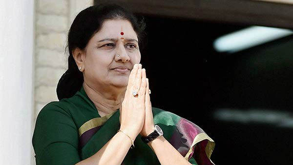சசிகலாவிடம் பதவி பெற்றவர்