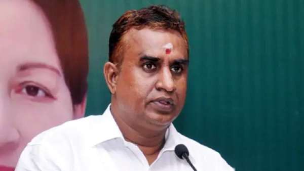 வேலுமணி