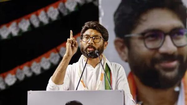 பின்னணி