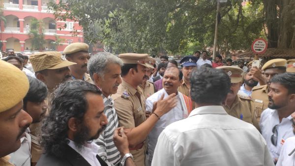 நீதிமன்றம் உத்தரவு