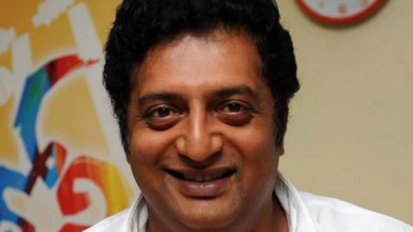 ‛ஹிந்தி தெரியாது போடா’.. தமிழக போலீசிடம் நடிகர் பிரகாஷ் ராஜை கோர்த்துவிட்ட வக்கீல்!சுளீர் பதிலடி 