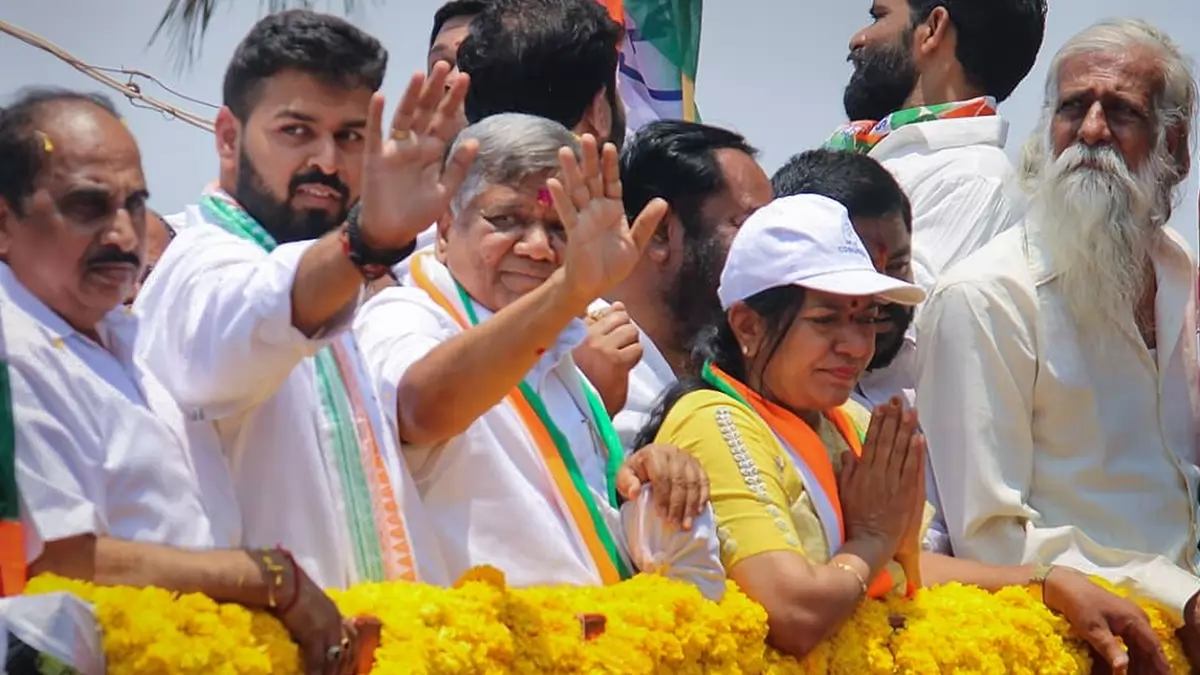 பெரிய சிக்கல்.. காங்கிரஸுக்கு கவுன்ட்டர் அட்டாக்.. லிங்காயத் முதல்வர் அஸ்திரத்தை கையில் எடுத்த பாஜக!