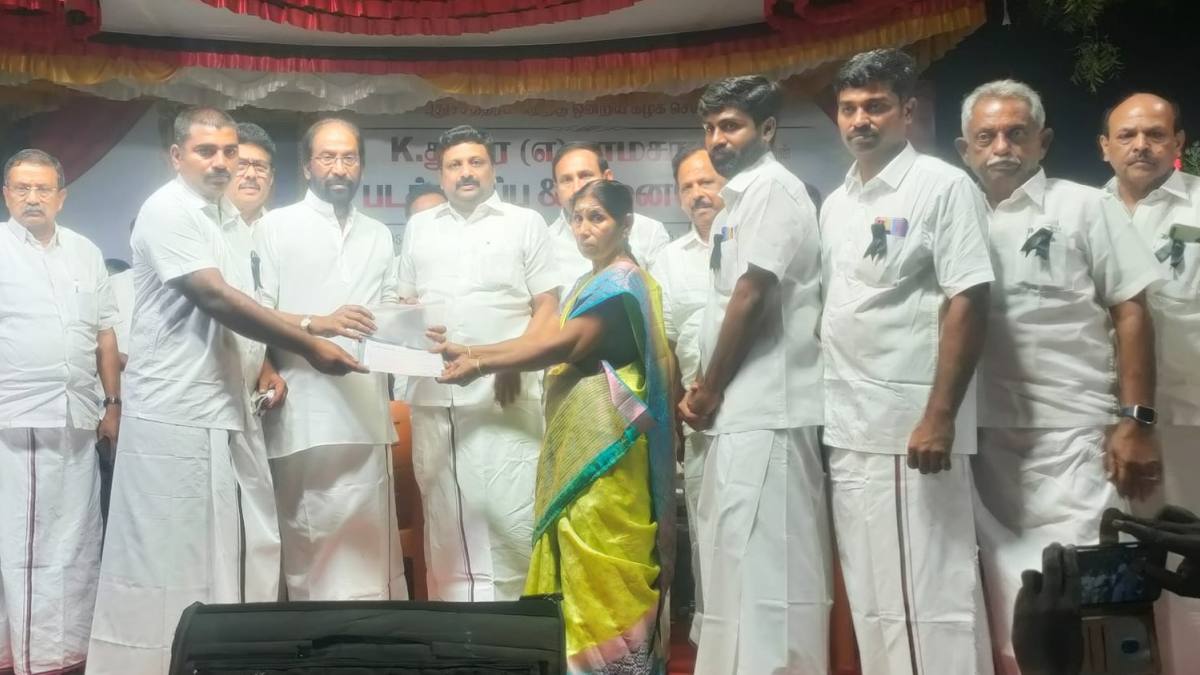 கட்சிக்காரர் குடும்பம் கஷ்டப்படக் கூடாது! திமுக மாவட்டச் செயலாளர் செய்த ...