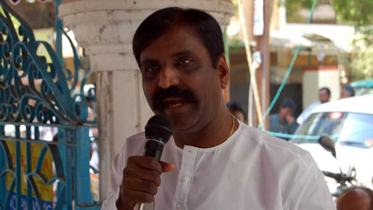 அவமானம்..பாதியில் நிறுத்தப்பட்ட தமிழ்தாய் வாழ்த்து.. இதயம் நொறுங்கியது..வைரமுத்து வேதனை 