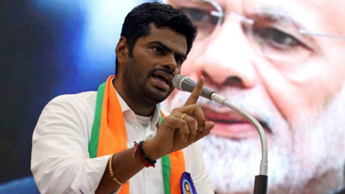 ஹிஜாப்பும் வேணாம்.. காவியும் வேணாம்.. ஒரே போடாக போட்ட அண்ணாமலை.. அதுவும் கர்நாடகாவில்.. என்னவாம்?