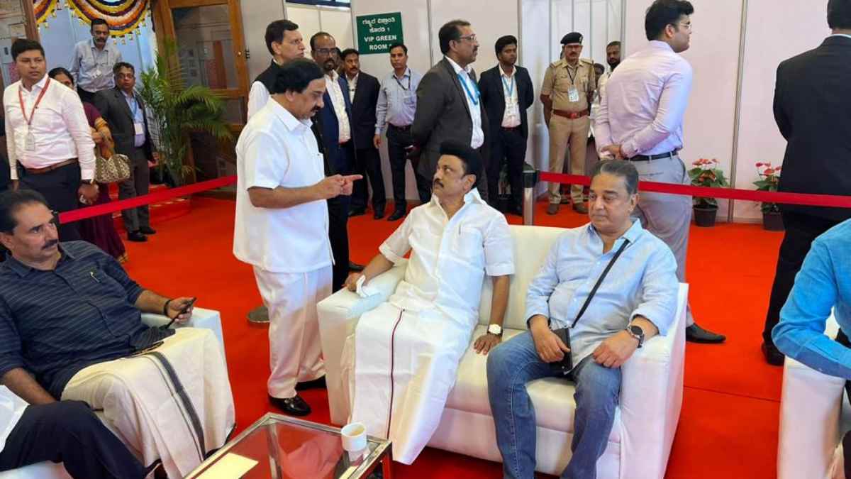 கமல் - காங்கிரஸை விடுங்க.. இந்த நெருக்கத்தை கவனிச்சீங்களா? அன்று கண்காட்சி.. இன்று தனியாக மீட்டிங்! 