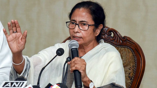 கர்நாடகாவில் காங்கிரஸ் பெற்ற வெற்றியால்.. மனம் மாறிய மம்தா.. நாடாளுமன்ற தேர்தலுக்கு புது வியூகம்!