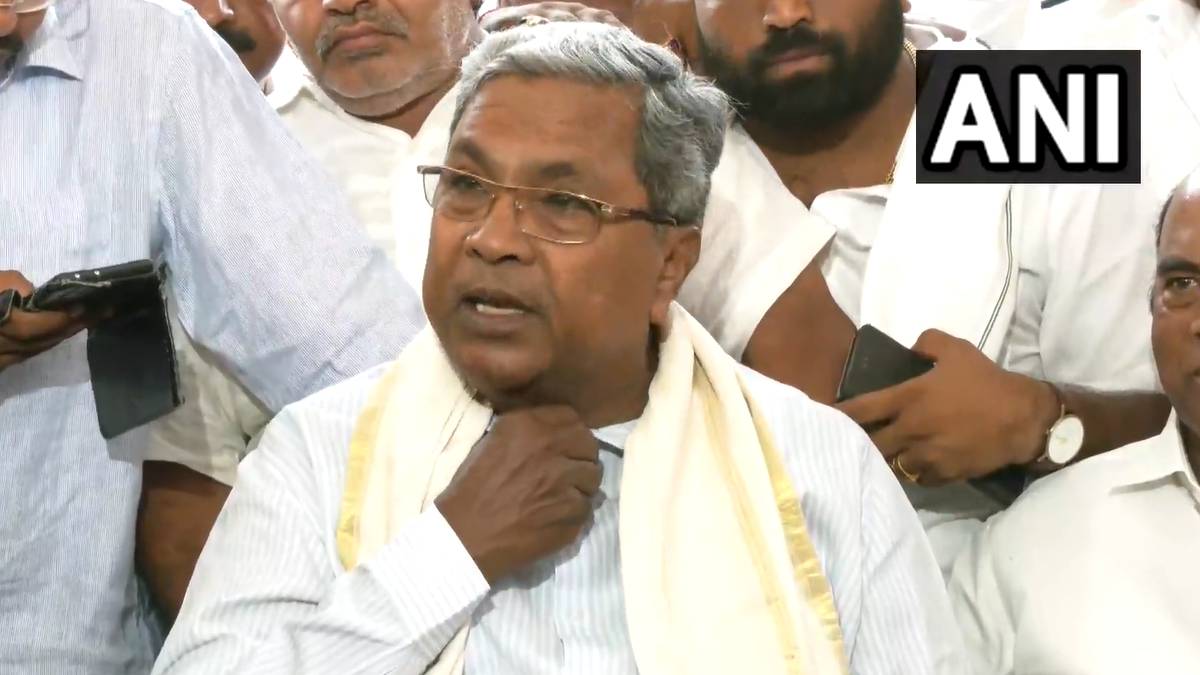 பெரிய ஷாக்.. அடுத்து நொறுக்கிய காங்கிரஸ்.. இடிந்துபோன சித்தராமையா.. கண்கலங்கிய சோகம்.. என்னாச்சு?