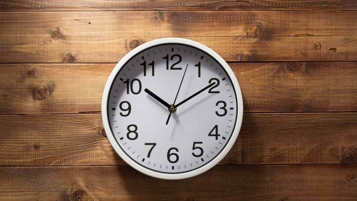 வாஸ்து டிப்ஸ் இந்த திசையில் மட்டும் கடிகாரத்தை மாட்டாதீர்கள்..நல்ல