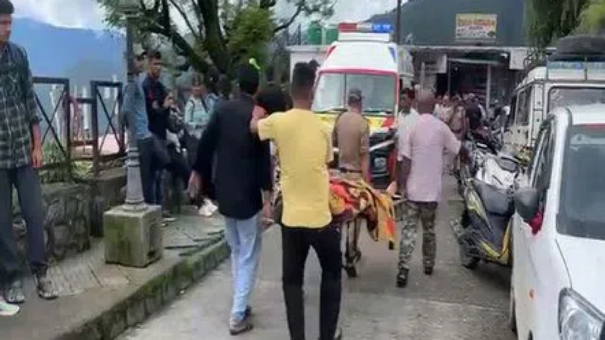 பயங்கர ஷாக்.. ஒரேயொரு நொடி தான்.. திடீரெனவெடித்து சிதறிய டிரான்ஸ்பார்மர்! 10  பேர் பலி.. துயரம் 