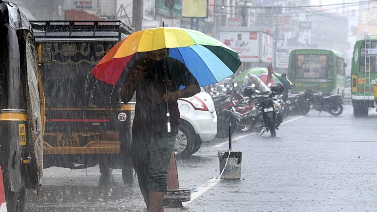 வெளுக்கப்போகும் அதிகனமழை.. கேரளா, கர்நாடகாவிற்கு ரெட் அலர்ட்.. தமிழகமும் உஷார் நிலை 