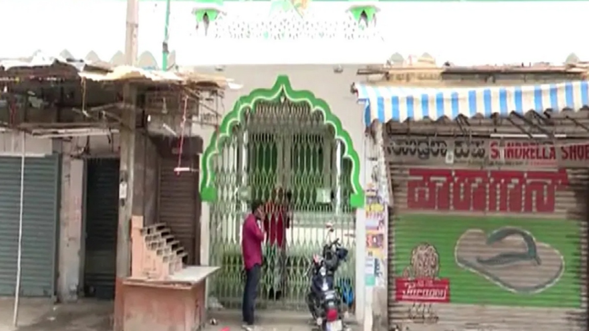 பயங்கரவாதி பெயரில் மசூதிக்கு வெடிகுண்டு மிரட்டல்! இரவில் பரபரத்த பெங்களூர்! கடைசியில் ட்விஸ்ட் 