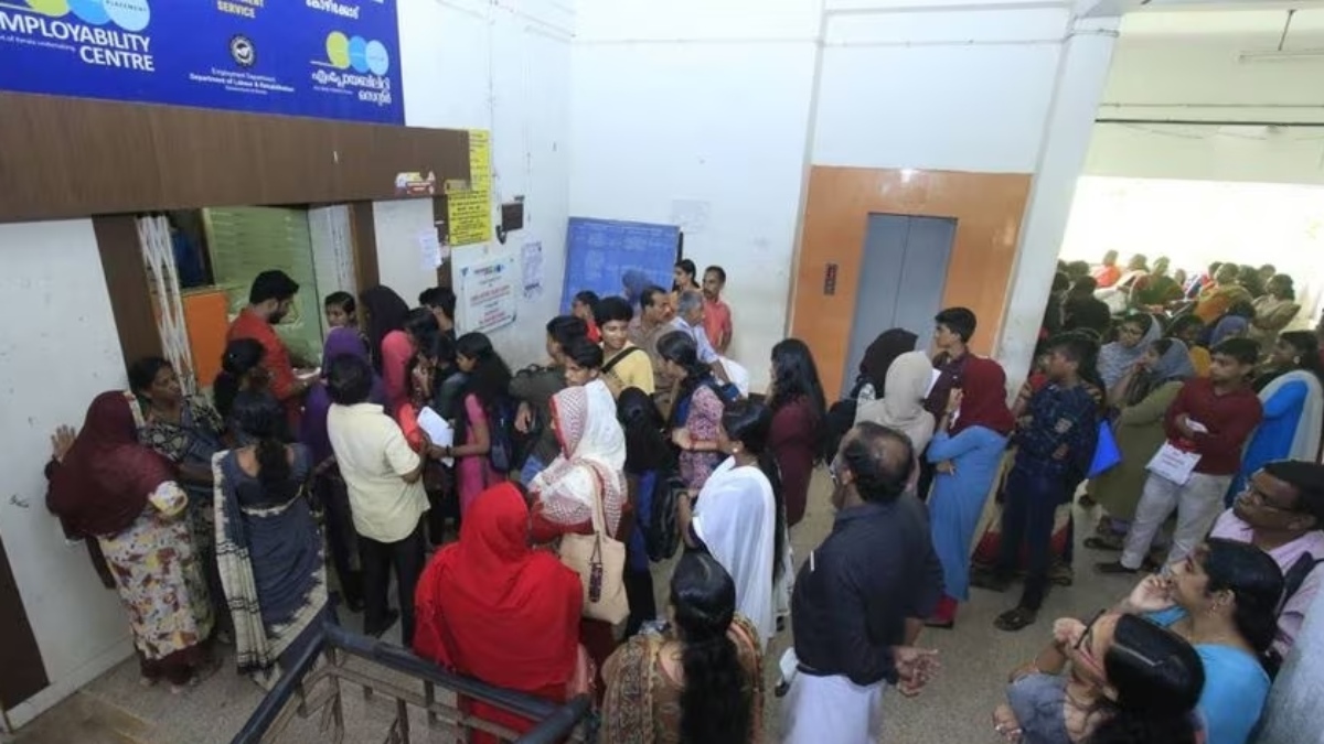 கேரள அரசு துறைகளில் ஓராண்டில் 25000 பேருக்கு வேலை.. எம்ப்ளாய்மெண்ட் எக்சேஜ் இல்லாமல் புதிய முறை 