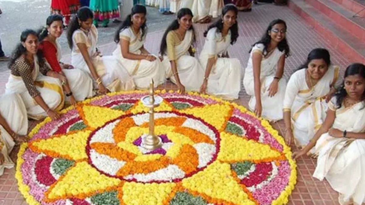 ஓணம் பண்டிகையும் அதுவுமா.. மலையாளி பெண்கள் ஏன் வெள்ளை நிற சேலை அணிகிறார்கள் தெரியுமா? 