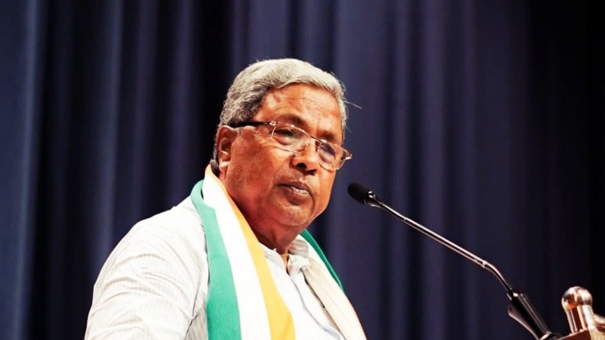 கோவிலுக்குள் சட்டையை கழற்றனுமா? எதிர்ப்பு தெரிவித்த சித்தராமையா! வெளியே நின்று தரிசனம்! பகீர் தகவல் 