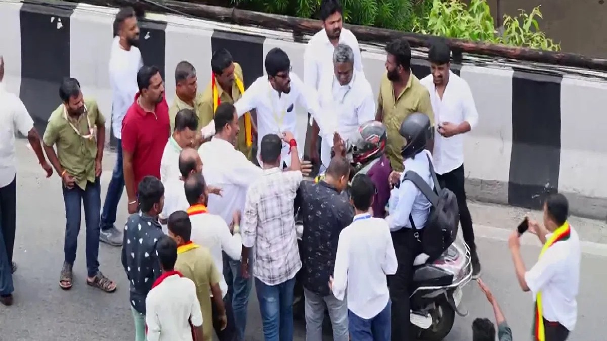 அய்யோ நெஞ்சே பதறுதே.. வாகன ஓட்டிகள் மீது கொடூர தாக்குதல்.. பெங்களூர் பந்த்தில் ஷாக் - வீடியோ 