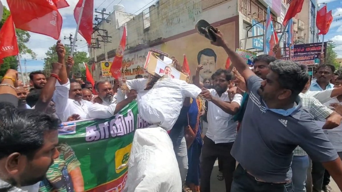 காவிரி: சித்தராமையா உருவம் எரிப்பு- கர்நாடகா பேருந்து 'சிறை'- சிக்கிய BSNL ஆபீஸ்-சீறிய 'நாம் தமிழர்'