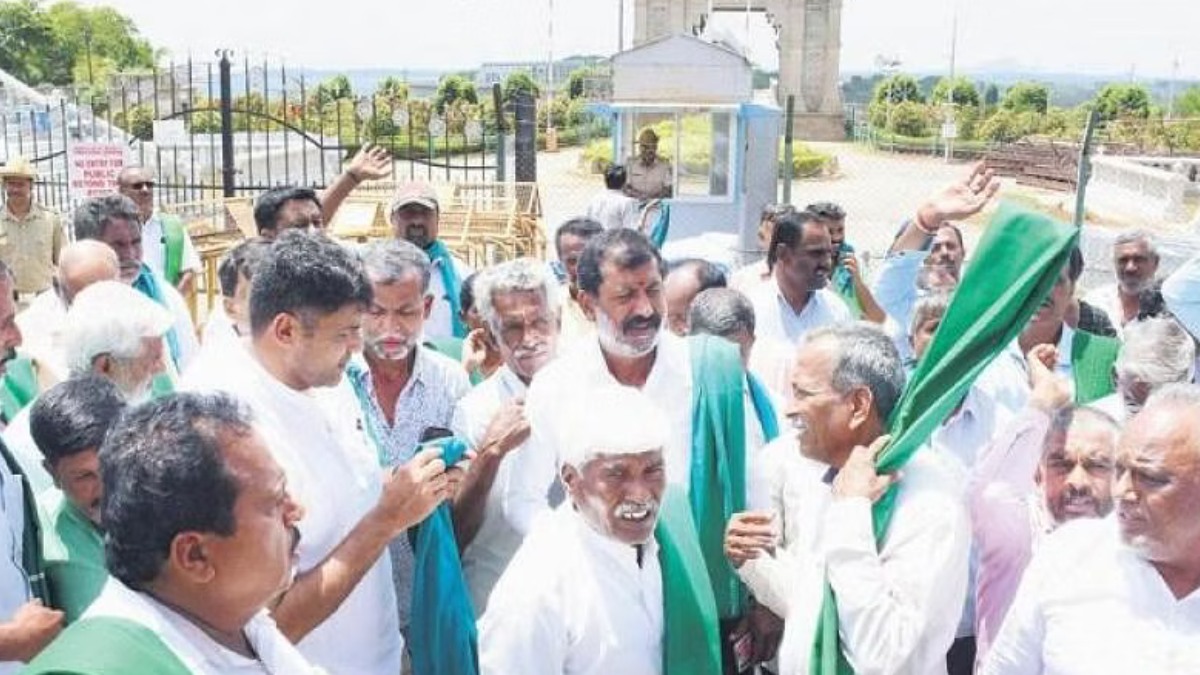 பெங்களூர் மக்கள் மீது கன்னட விவசாயிகள் கோபம்.. கத்தி பட பாணியில் குடிநீரை கட் செய்ய ஆவேசம் 