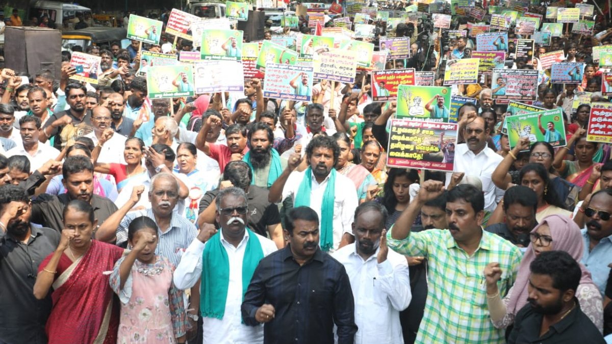 கப்சா அடிச்சு விட வேண்டியது.. மேடையில் முதல்வர் ஸ்டாலின் போலவே ‘மிமிக்ரி’ செய்த சீமான்! 