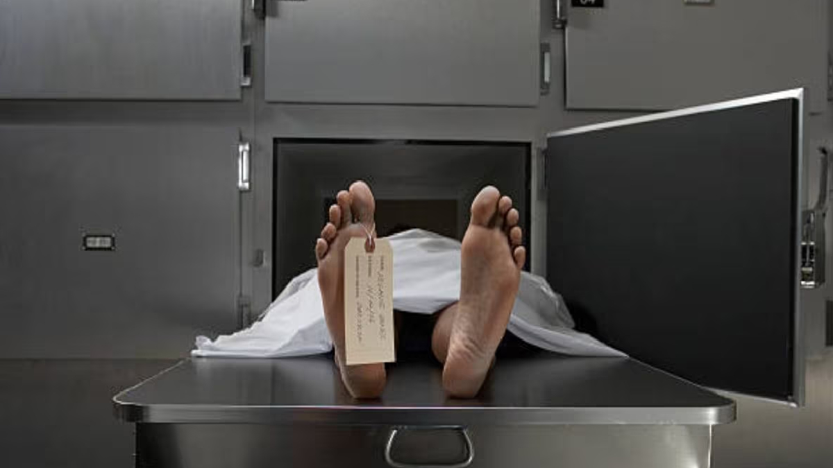 எப்படி திமிங்கலம்? தகனம் செய்யப்பட்ட நபர் உயிருடன் வந்த அதிசயம்! பெற்றோர் செய்த வித்தியாசமான சடங்கு 