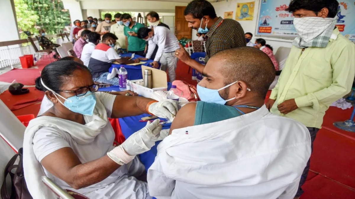  இந்தியாவில் திடீரென் அதிகரித்த ஒருநாள் கொரோனா பாதிப்பு- 166 பேருக்கு தொற்று உறுதி-கேரளாவில் அதிகம்!